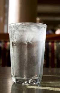 water helps you drink less alcohol